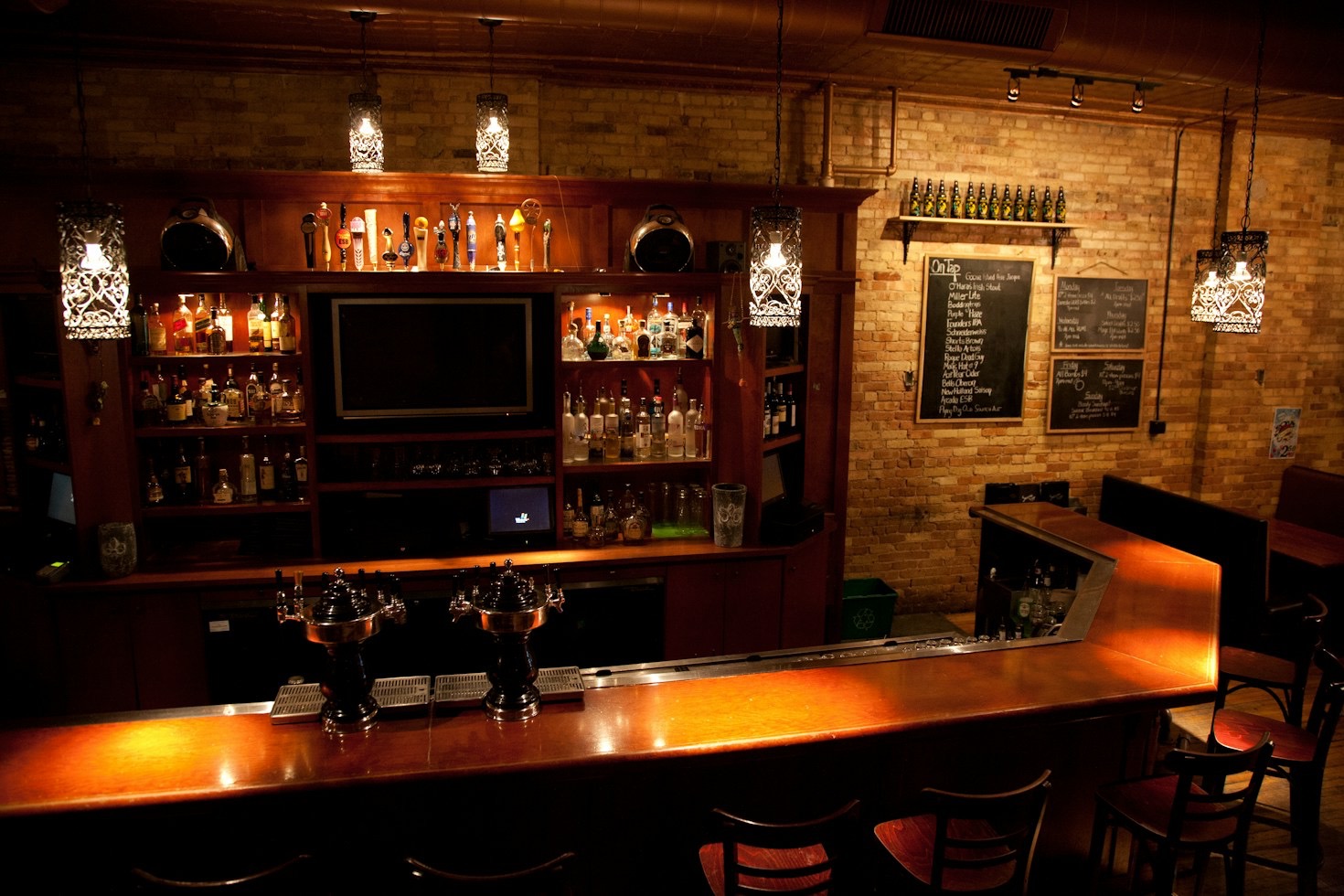 Single Malt Versus Blended: The Ultimate Comedic Faceoff